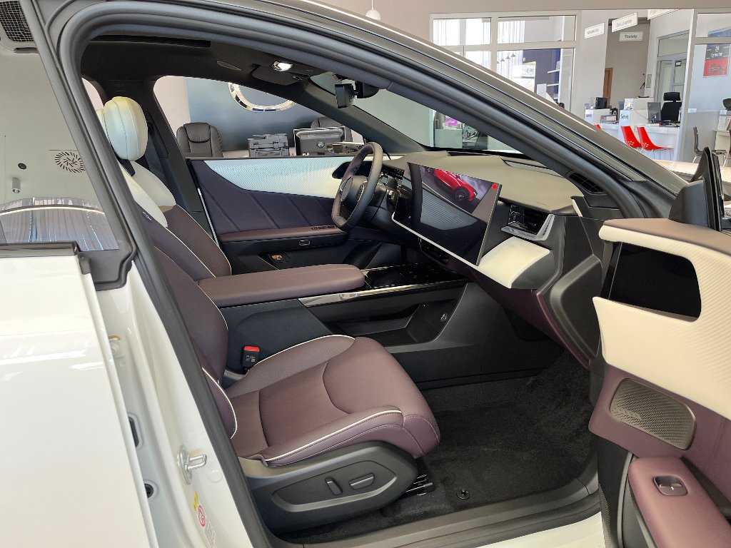 Mazda CX-6e